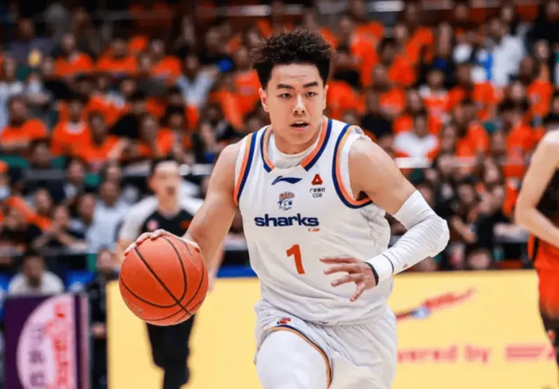 乐鱼体育网址-李添荣出战15分钟，投篮5中4、三分4中3得到14分1板1助1抢断